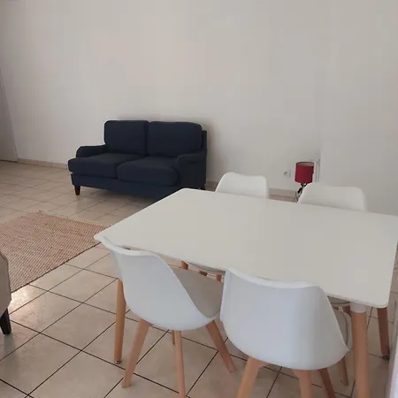 T3 Royal Plaza Center מנטון