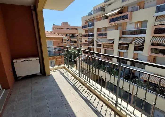 דירה T3 Royal Plaza Center מנטון