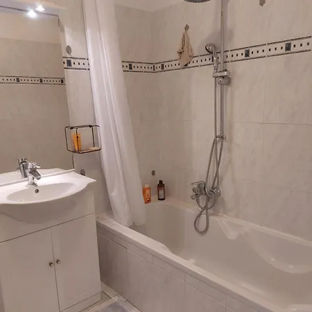 T3 Royal Plaza Center Апартаменти *