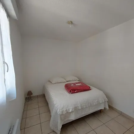 T3 Royal Plaza Center Апартаменти *