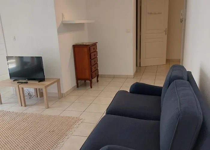 T3 Royal Plaza Center * Мантон